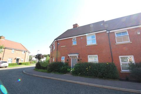 3 bedroom terraced house to rent, Bell Hill Close, CM12