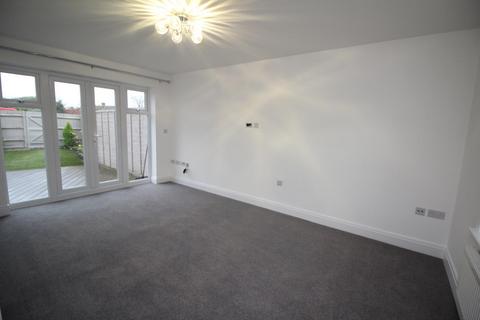 3 bedroom terraced house to rent, Bell Hill Close, CM12