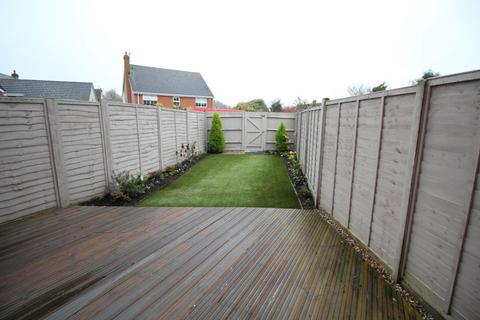 3 bedroom terraced house to rent, Bell Hill Close, CM12