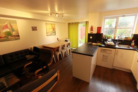 1 bedroom in a house share to rent, Plough Way, London, SE16