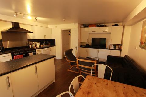 1 bedroom in a house share to rent, Plough Way, London, SE16