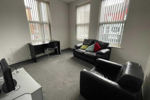 2 bedroom flat share to rent, Kenmare Road, Wavertree