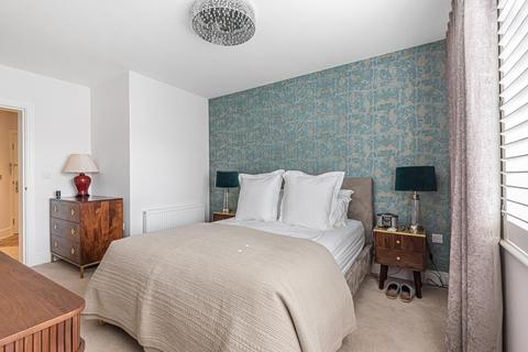 3, Tilney House Tilney Drive, Horsham, RH12 1GS
