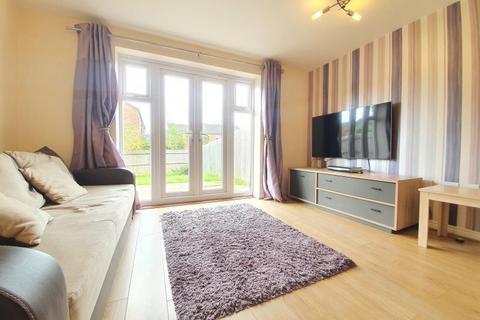 2 bedroom end of terrace house to rent, White Willow Park CV4