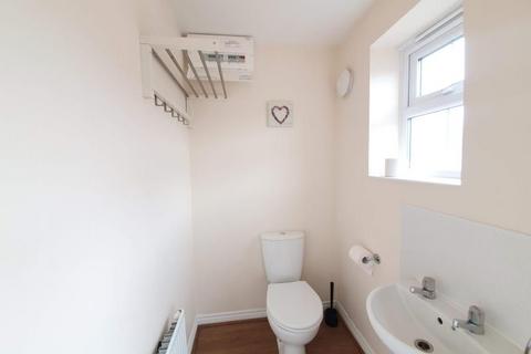 2 bedroom end of terrace house to rent, White Willow Park CV4