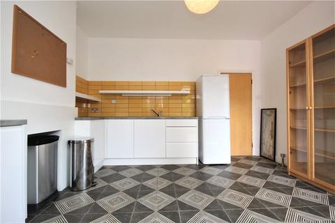 1 Avenue Road, Brentford, TW8 9NS
