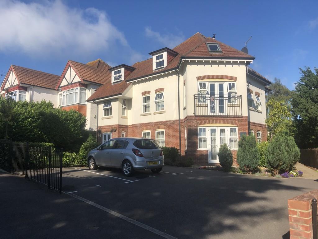 Foxholes Road, Southbourne 2 bed flat £169,950