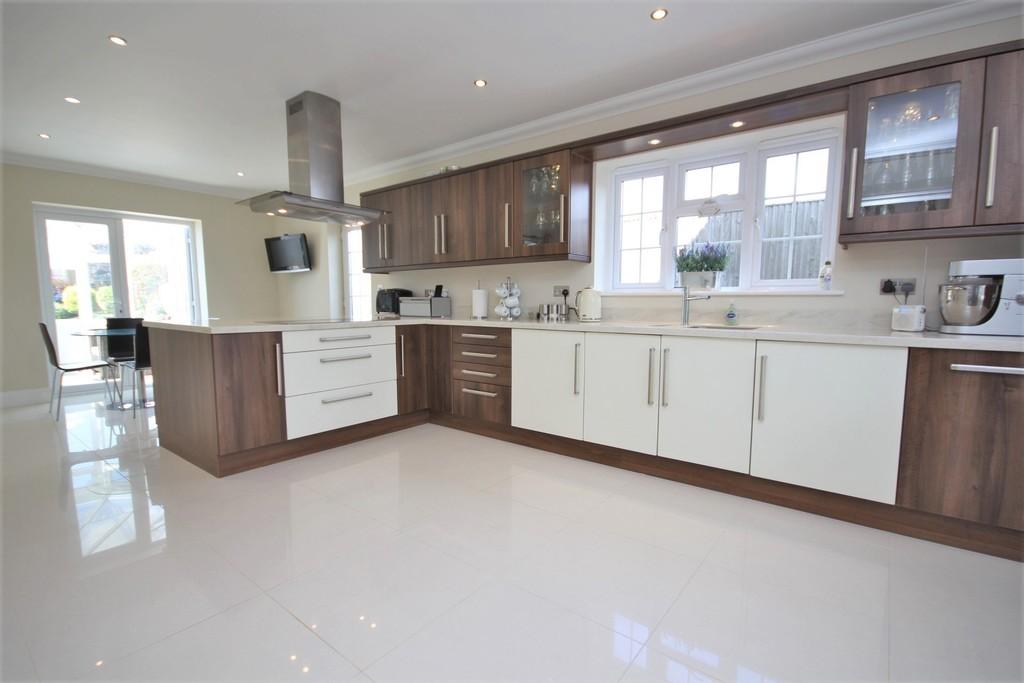 St. Margarets Lane, Titchfield 5 bed detached house £850,000