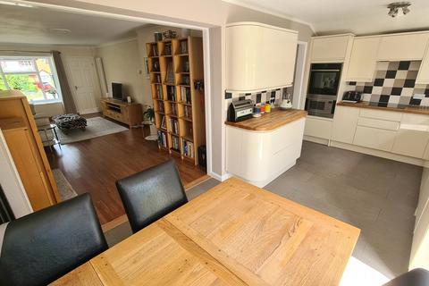 4 Ashwin Close, Brackley, NN13 6LZ