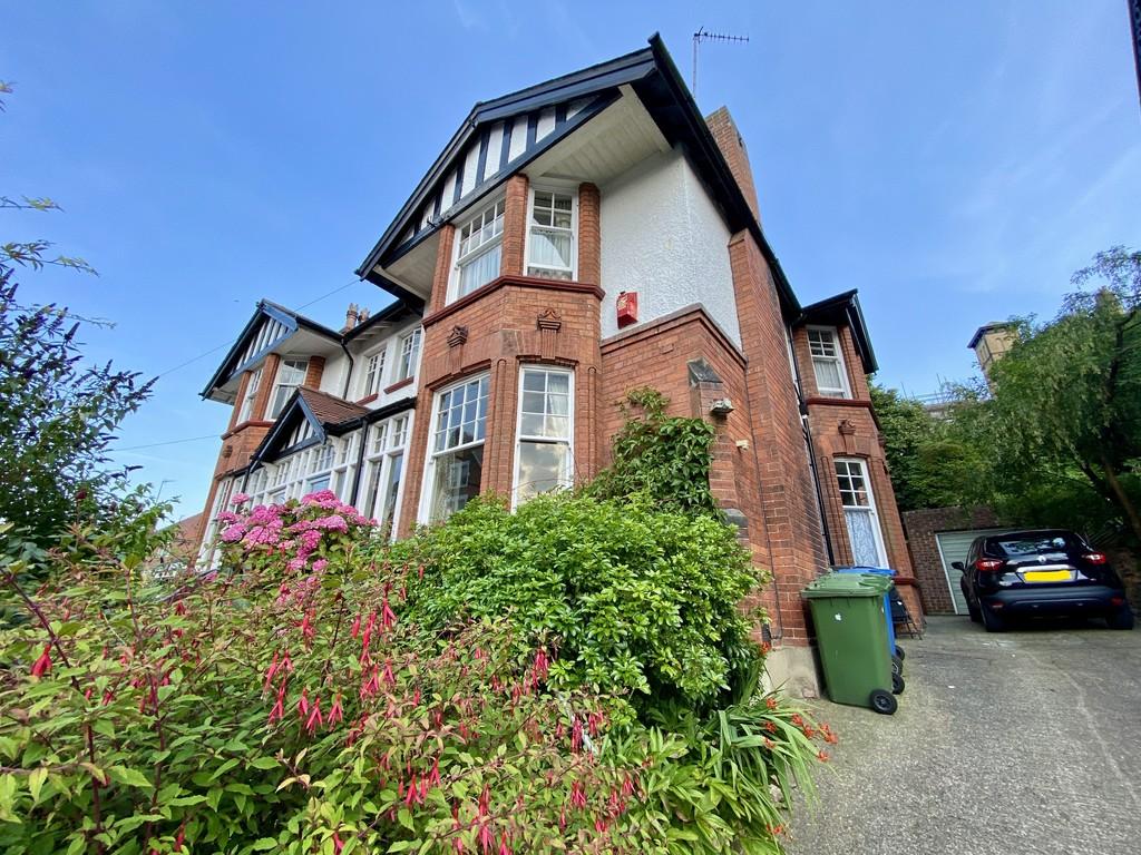 Grosvenor Road, Scarborough 4 bed semidetached house £275,000