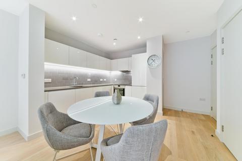 2 bedroom apartment to rent, Liner House, Royal Wharf, London, E16