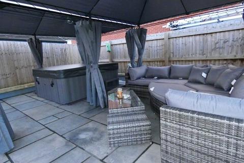 1 Greengables Close, Middleton, Manchester, M24 5TG