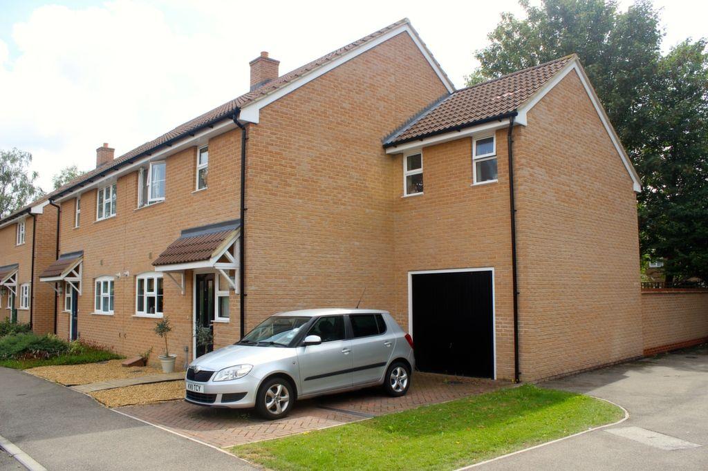 Roberts Way, Fulbourn, Cambridge CB21... 4 bed semidetached house £