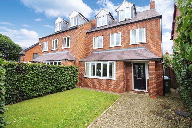Red Scar Lane, Scarborough 3 bed semidetached house £250,000