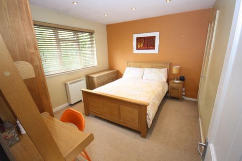 46 Hindhead Close, Uxbridge, UB8 3UE