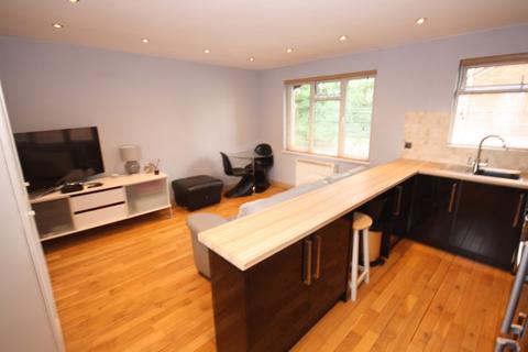46 Hindhead Close, Uxbridge, UB8 3UE