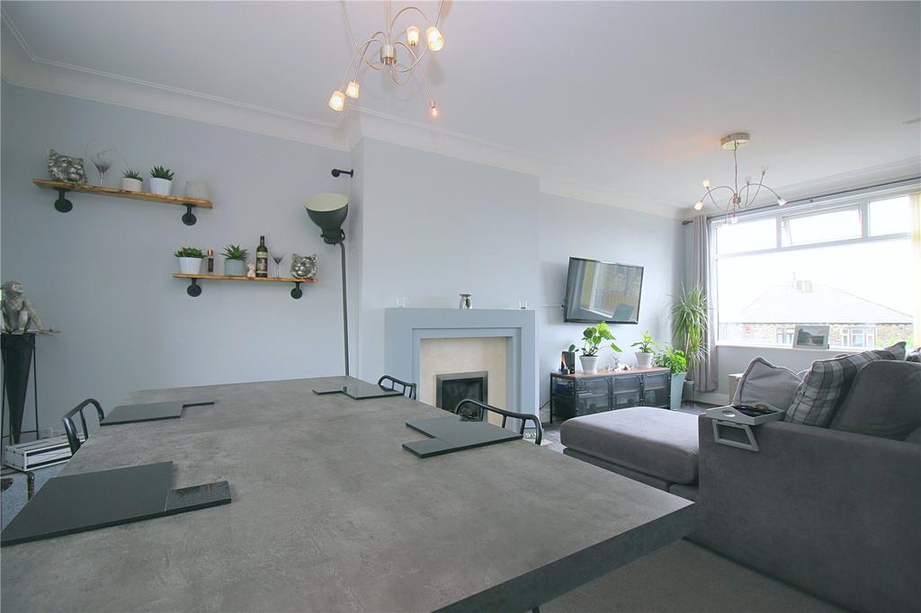 Lounge/Dining Area