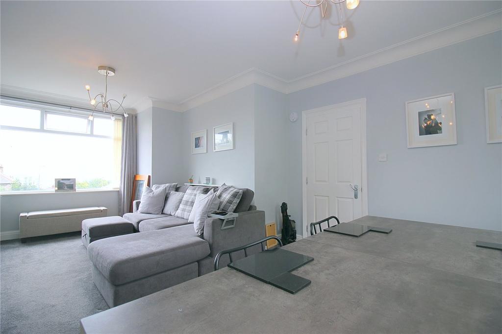Lounge/Dining Area