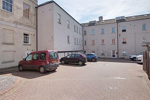 15 Brewers Baroque, Trowbridge, BA14 8DF