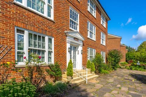 Flat 4, Camborne House Camborne Road, Sutton, SM2 6RL