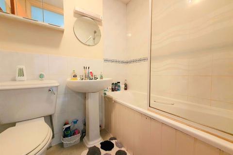 49 Fosse Close, Abbeymead, Gloucester, GL4 5EF