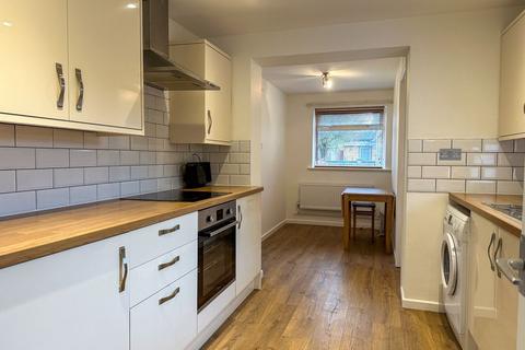 4 bedroom semi-detached house to rent - Brasenose Drive, Kidlington