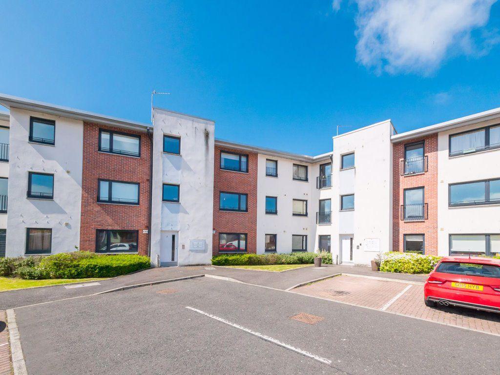 NEW MART GARDENS, CHESSER, EH14 1TZ 2 bed flat £945 pcm (£218 pw)