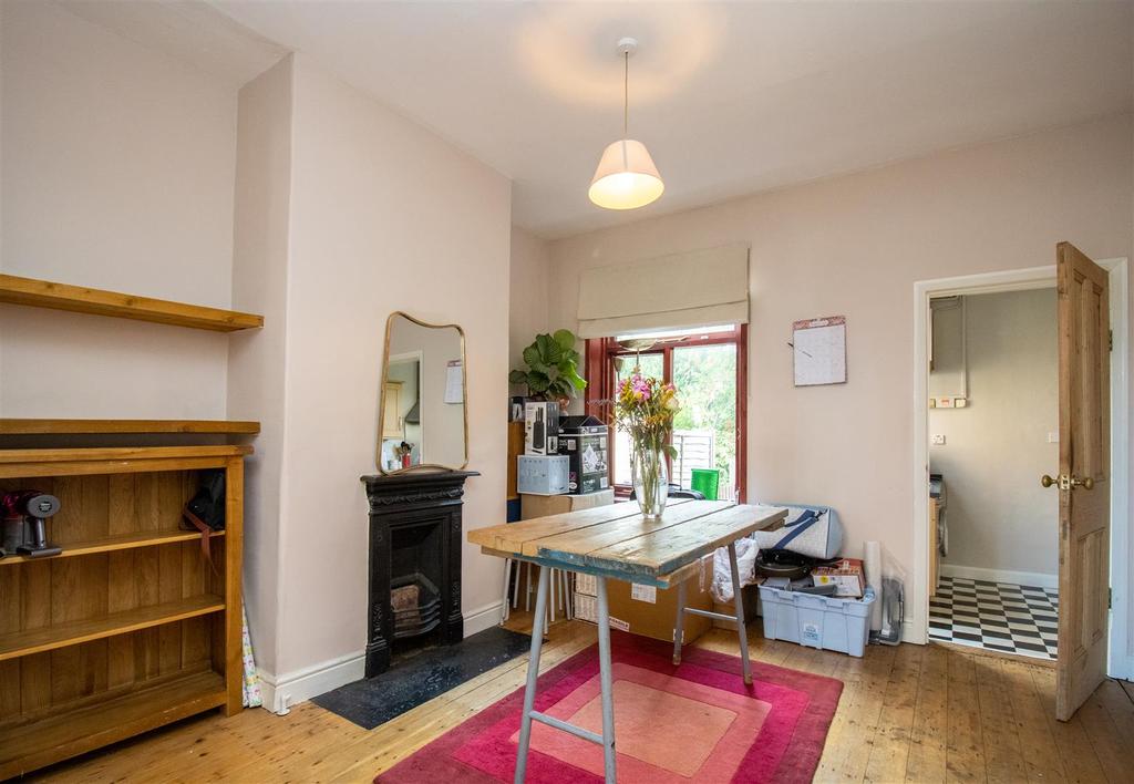 Byron Road West Bridgford Nottingham 2 bed terraced house £825 pcm (£