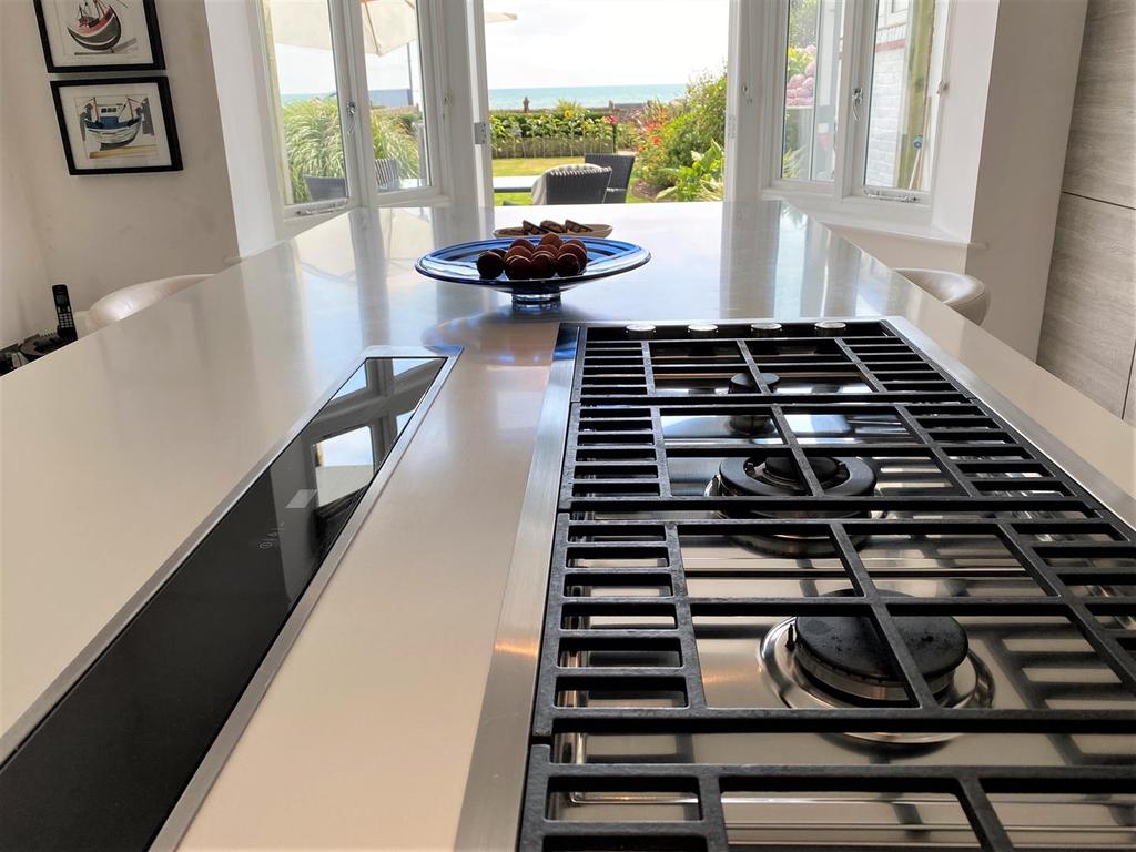 Kitchen/ Breakfast Room