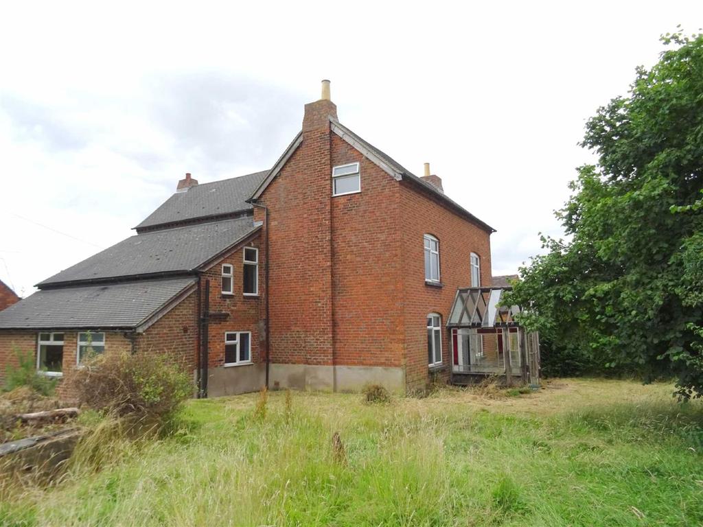 Mill Lane, Uttoxeter 5 bed detached house £750,000