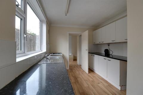 2 bedroom semi-detached house for sale - High Street, Newchapel