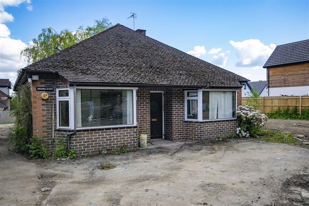 Quinta Road, Weston Rhyn Oswestry, SY10 3 bed bungalow £255,000