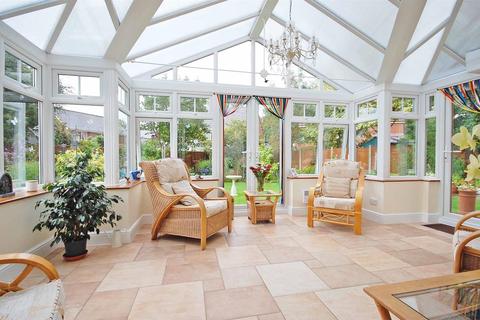 7 Harnham Drive, Great Notley, Braintree, CM77 7YX