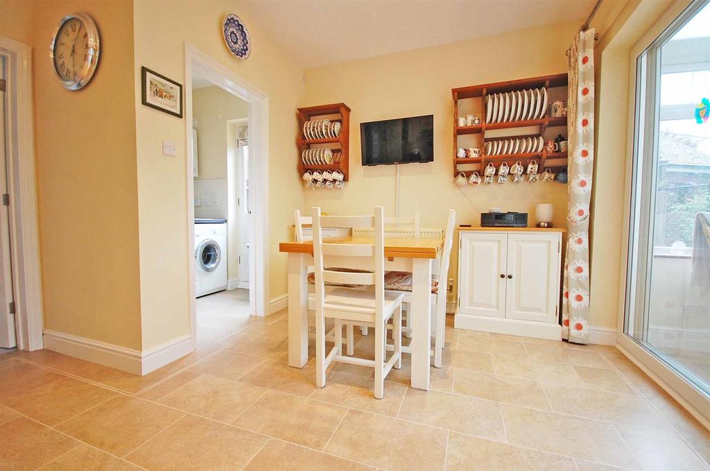 Breakfast Area.jpg