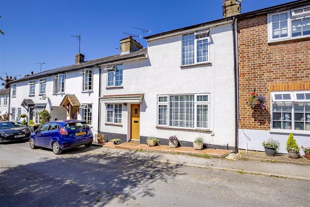 Folly Fields, Wheathampstead, Hertfordshire 3 bed terraced house for