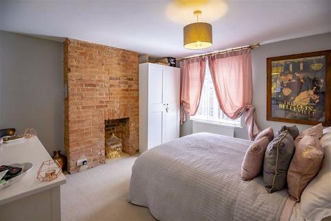 54 Folly Fields, Wheathampstead, St Albans, AL4 8HL