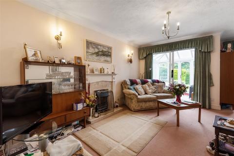 37 Primrose Walk, Ewell, Epsom, KT17 2EZ