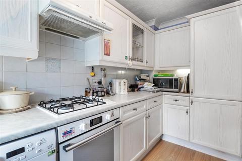 37 Primrose Walk, Ewell, Epsom, KT17 2EZ