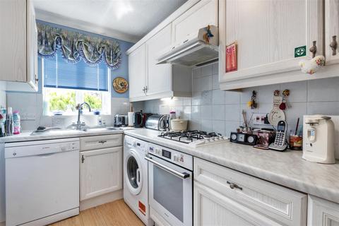 37 Primrose Walk, Ewell, Epsom, KT17 2EZ