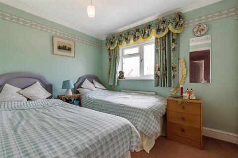 37 Primrose Walk, Ewell, Epsom, KT17 2EZ