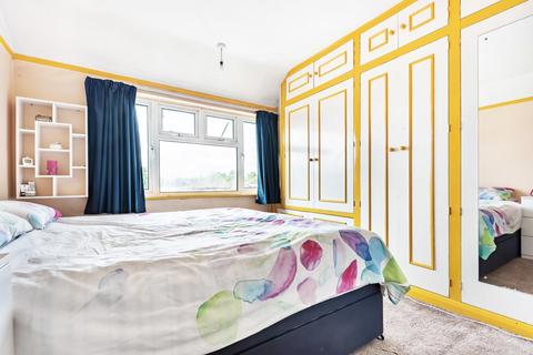 3 bedroom semi-detached house for sale - Weston Avenue, Addlestone, KT15