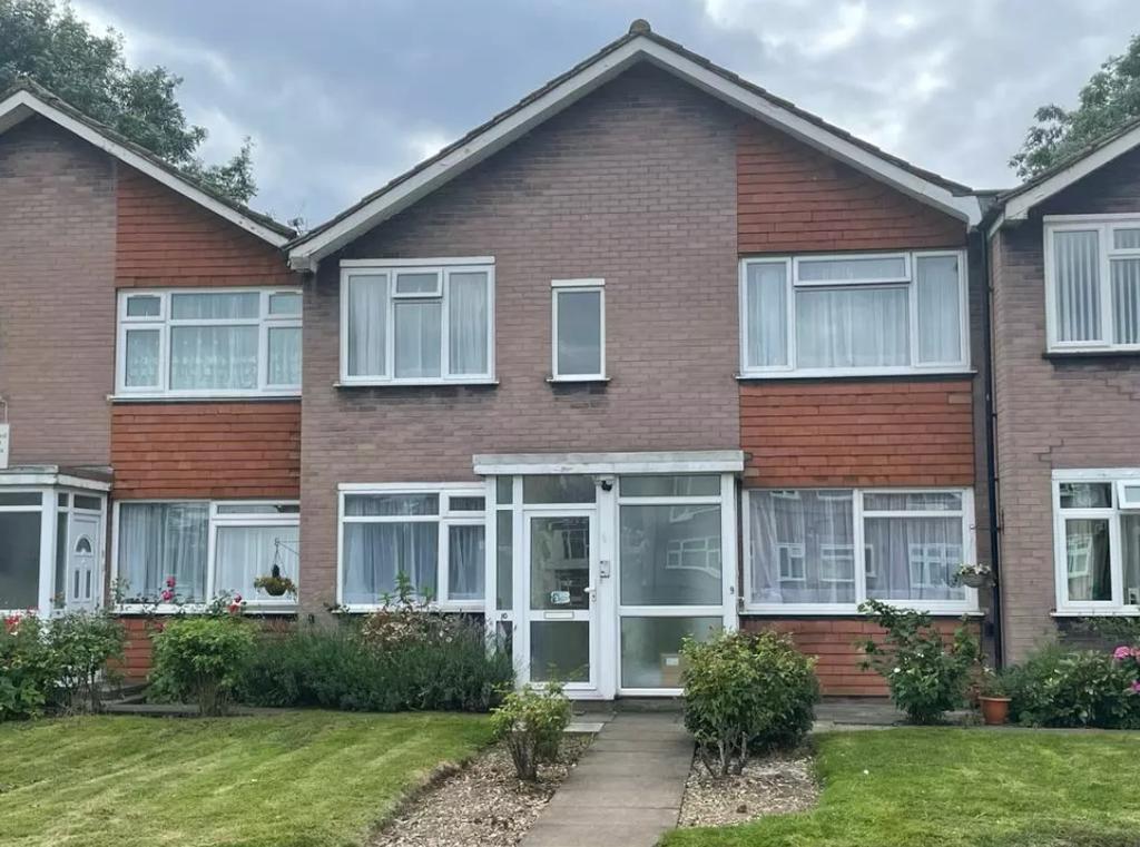 Winton Gardens, Stanmore HA8 2 bed £1,400 pcm (£323 pw)