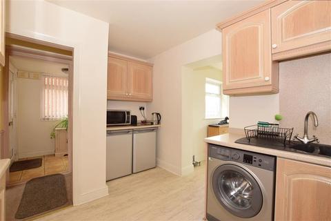 16 Bush Avenue, Newington, Ramsgate, CT12 6EY