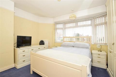 16 Bush Avenue, Newington, Ramsgate, CT12 6EY