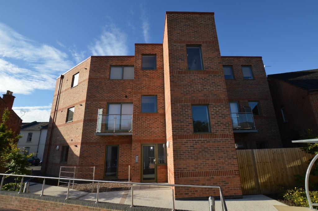 Millbrook Street, Cheltenham, GL50 2 bed flat £1,100 pcm (£254 pw)