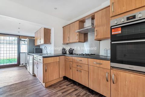 215 Manor Lane, London, SE12 0TZ