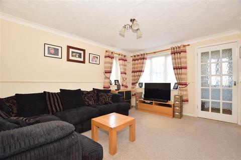 26 Walmer Close, Southwater, Horsham, RH13 9XY