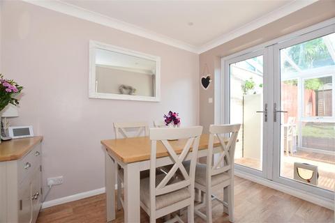 26 Walmer Close, Southwater, Horsham, RH13 9XY