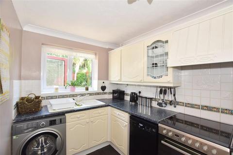 26 Walmer Close, Southwater, Horsham, RH13 9XY
