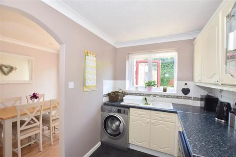 26 Walmer Close, Southwater, Horsham, RH13 9XY